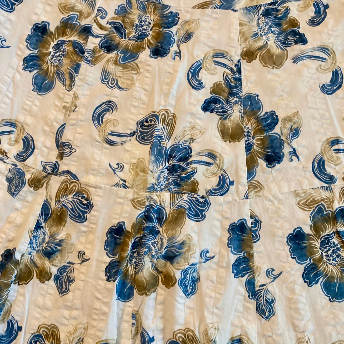 White/ Gold/Blue Cotton Hibiscus Print Skirt (10)