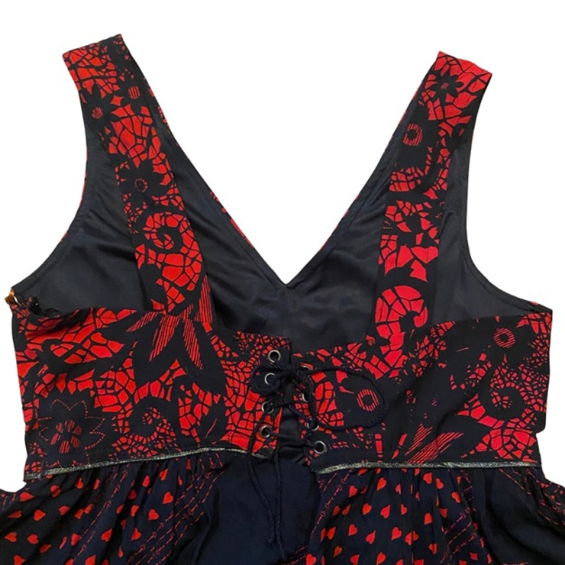 NWT Black & Red Queen of Hearts Alice in Wonderland Handkerchief Hem Tunic Top (M)