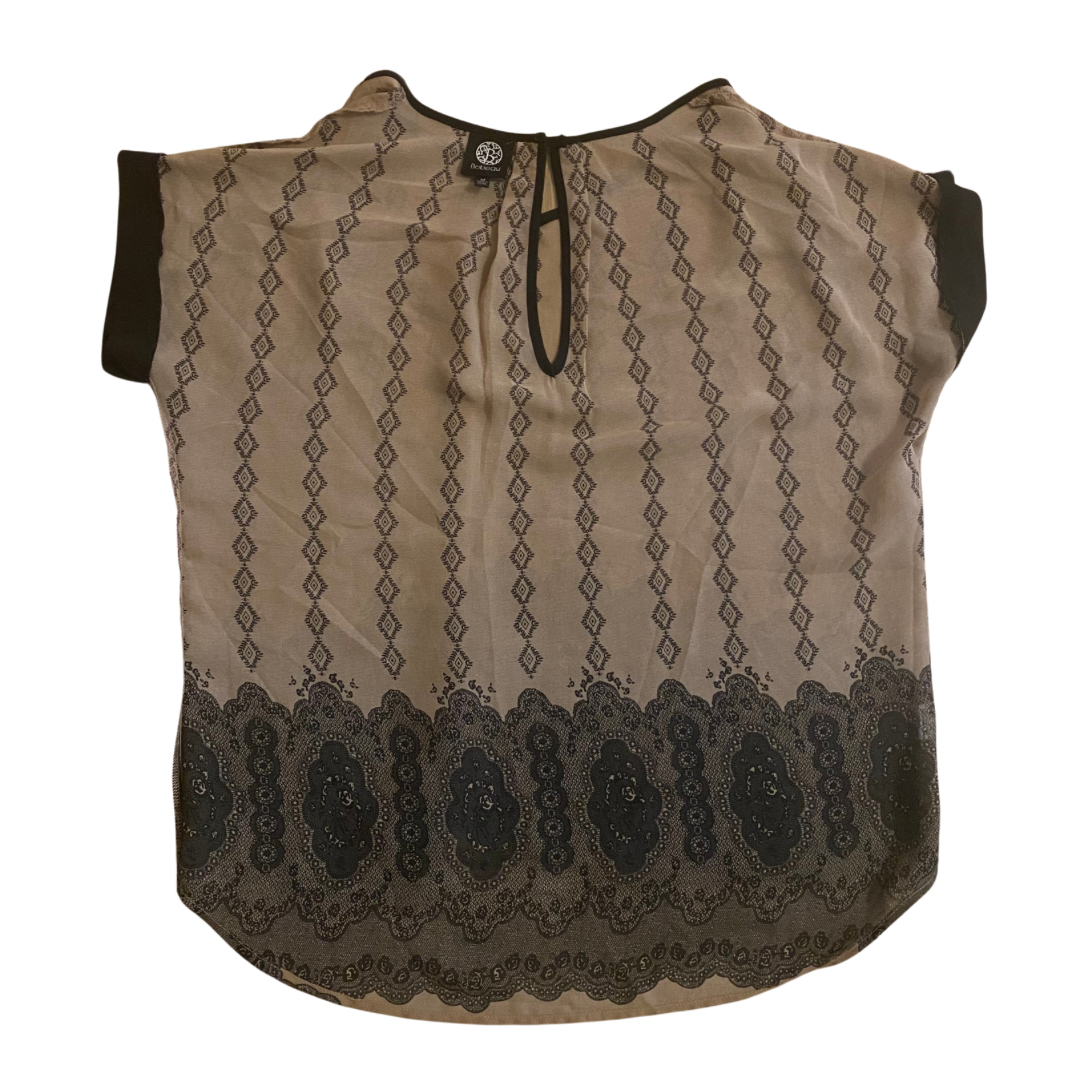 Sheer Light Brown and Black Lace Pattern V-Neck Hi-Low Short Sleeve Blouse (M/L)