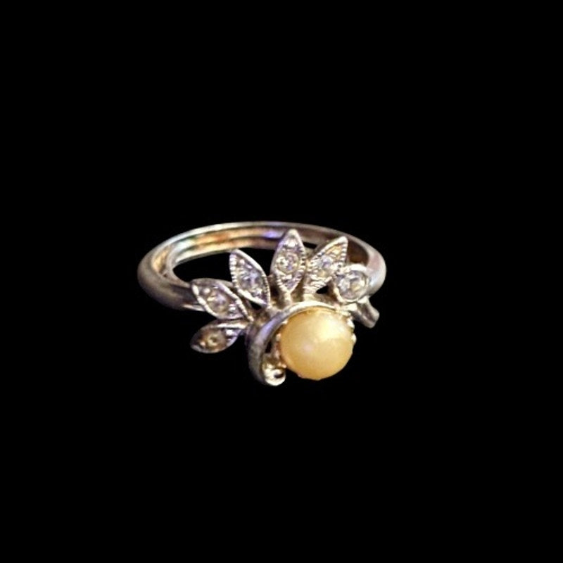 Vintage Avon Faux Cream Pearl Rhinestone Feather Fan Silver Toned Ring (6-7)