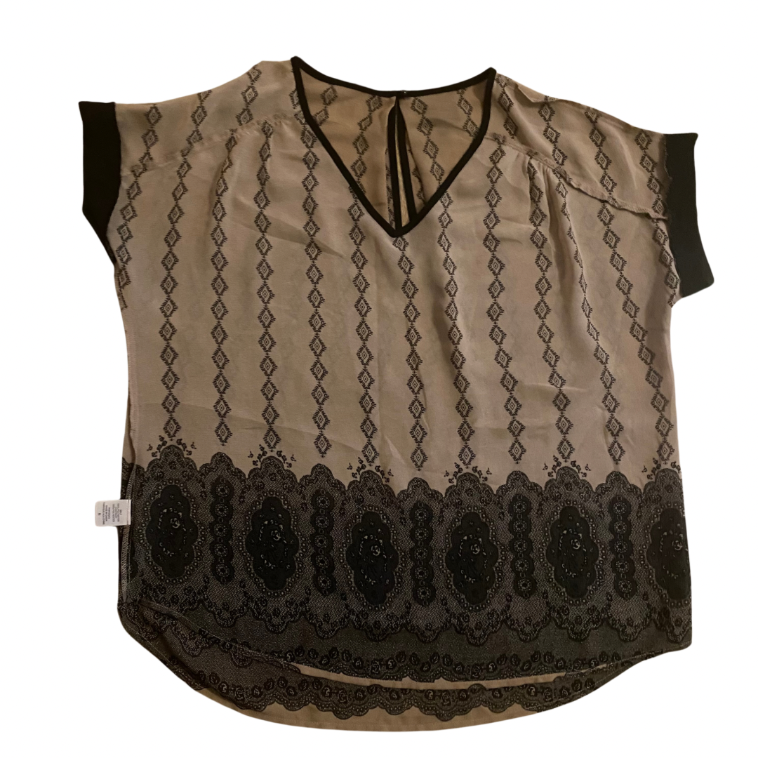 Sheer Light Brown and Black Lace Pattern V-Neck Hi-Low Short Sleeve Blouse (M/L)
