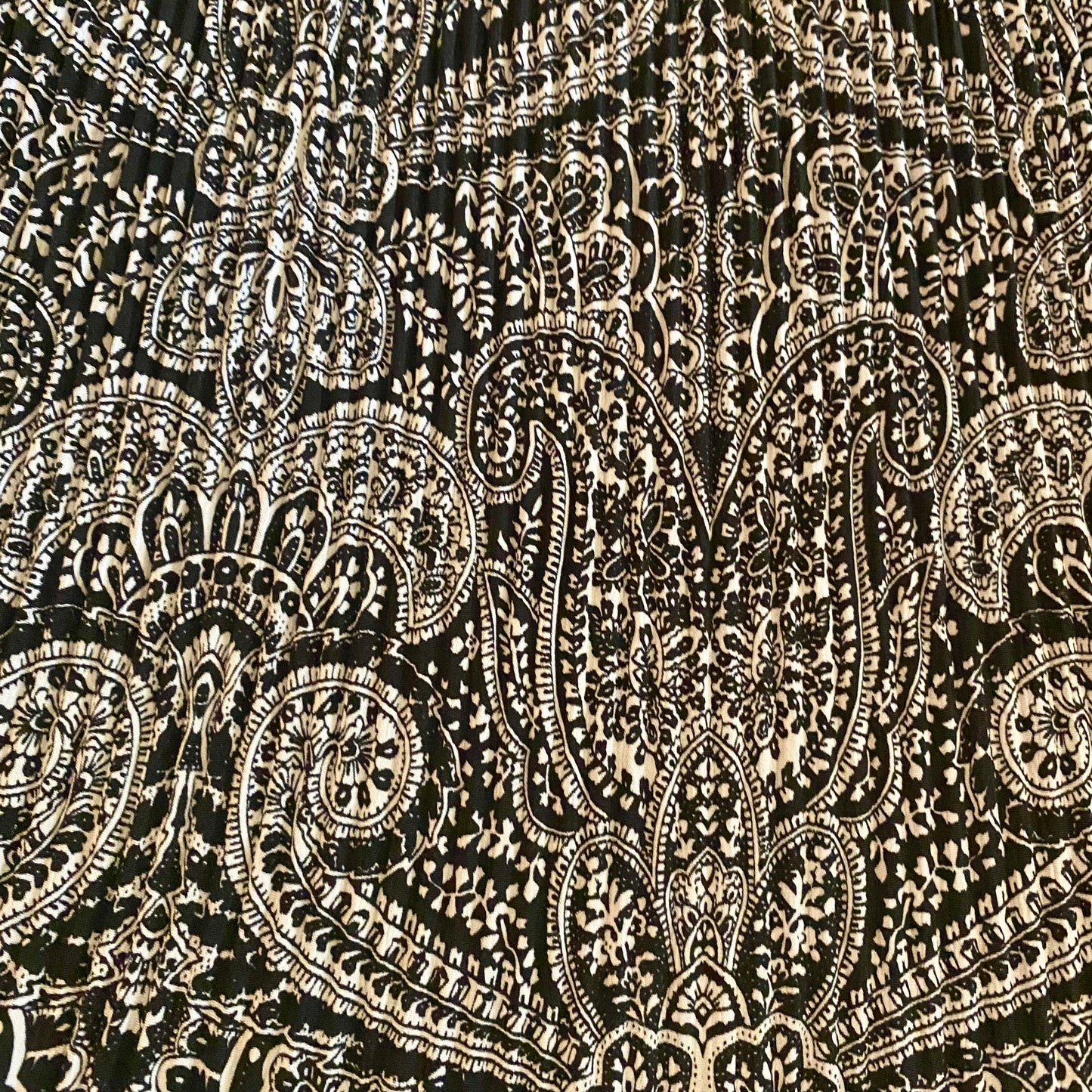 Vintage Black & White Pleated Paisley Midi Skirt (M-L)