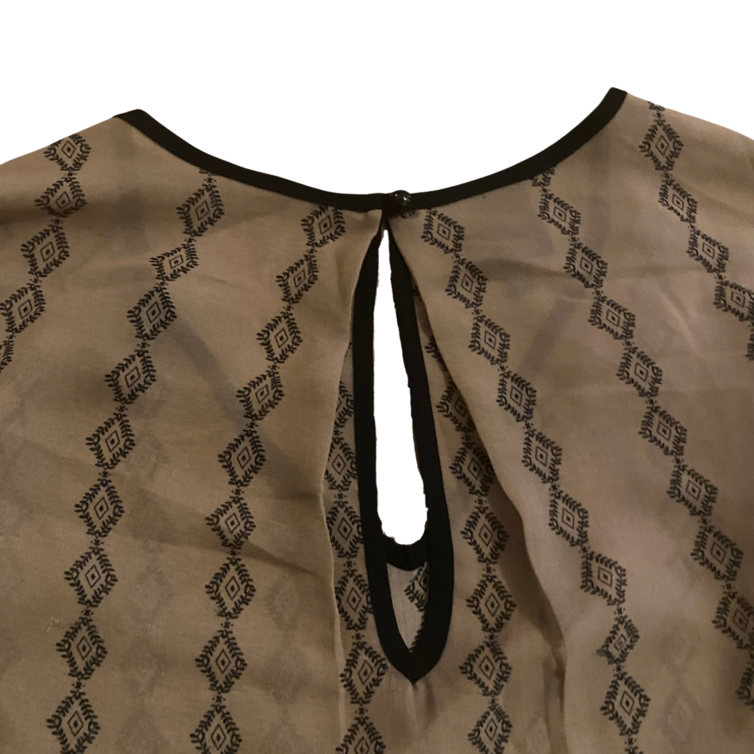 Sheer Light Brown and Black Lace Pattern V-Neck Hi-Low Short Sleeve Blouse (M/L)
