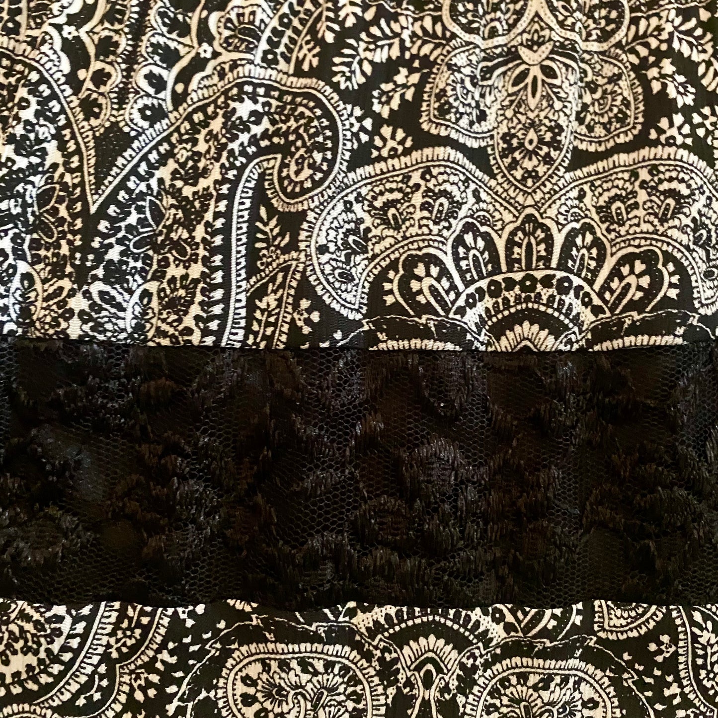 Vintage Black & White Pleated Paisley Midi Skirt (M-L)