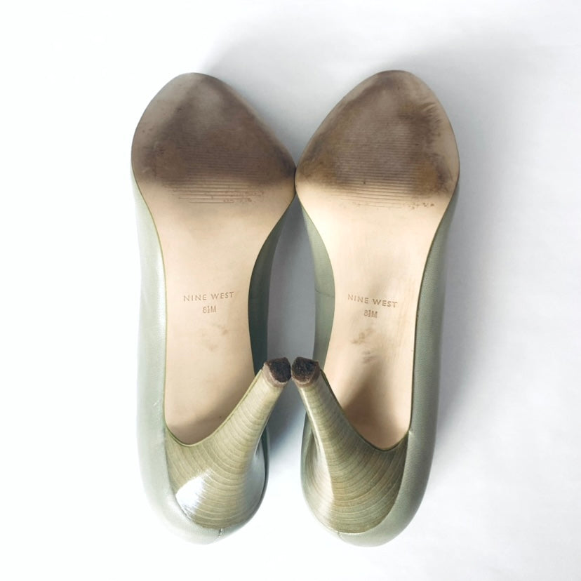 Sweet Green Vintage Pumps (8.5 M)