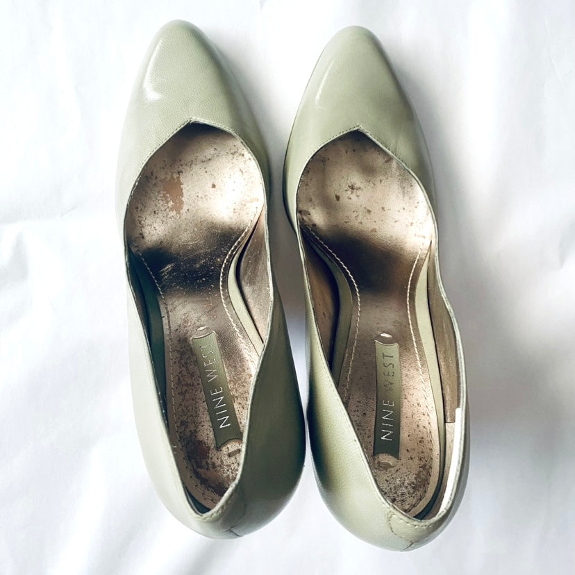 Sweet Green Vintage Pumps (8.5 M)