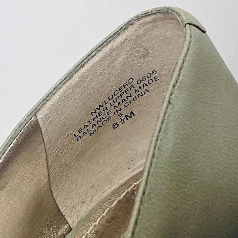 Sweet Green Vintage Pumps (8.5 M)