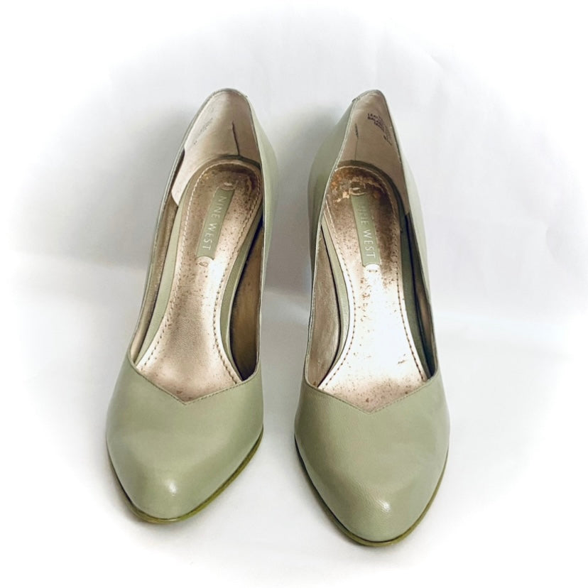 Sweet Green Vintage Pumps (8.5 M)