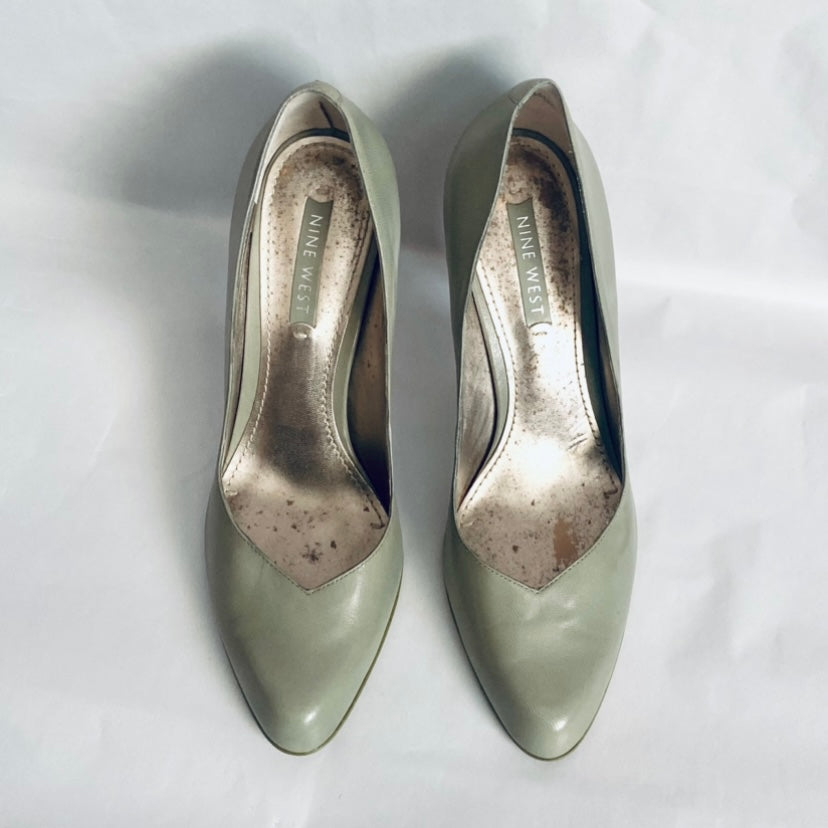 Sweet Green Vintage Pumps (8.5 M)