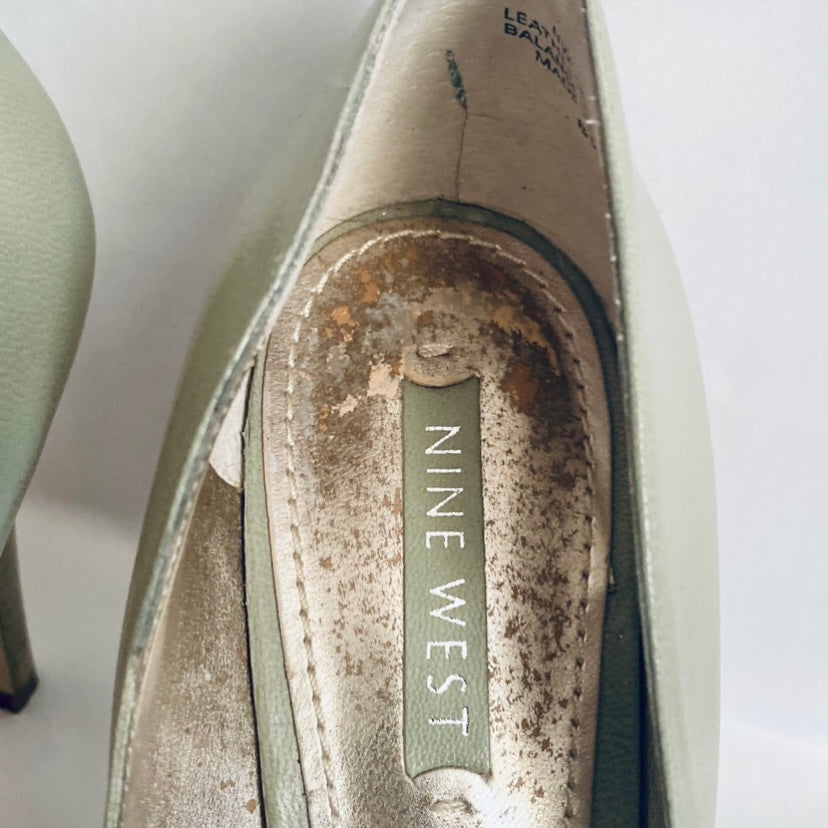 Sweet Green Vintage Pumps (8.5 M)
