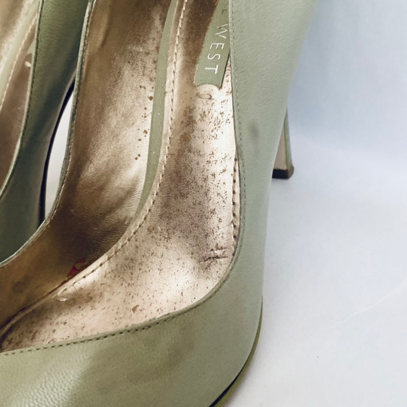 Sweet Green Vintage Pumps (8.5 M)