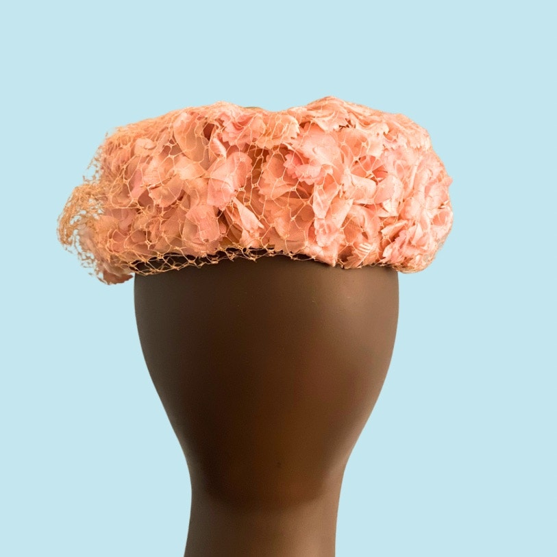 Vintage Pastel Pink Flower Pillbox Hat (M/L)
