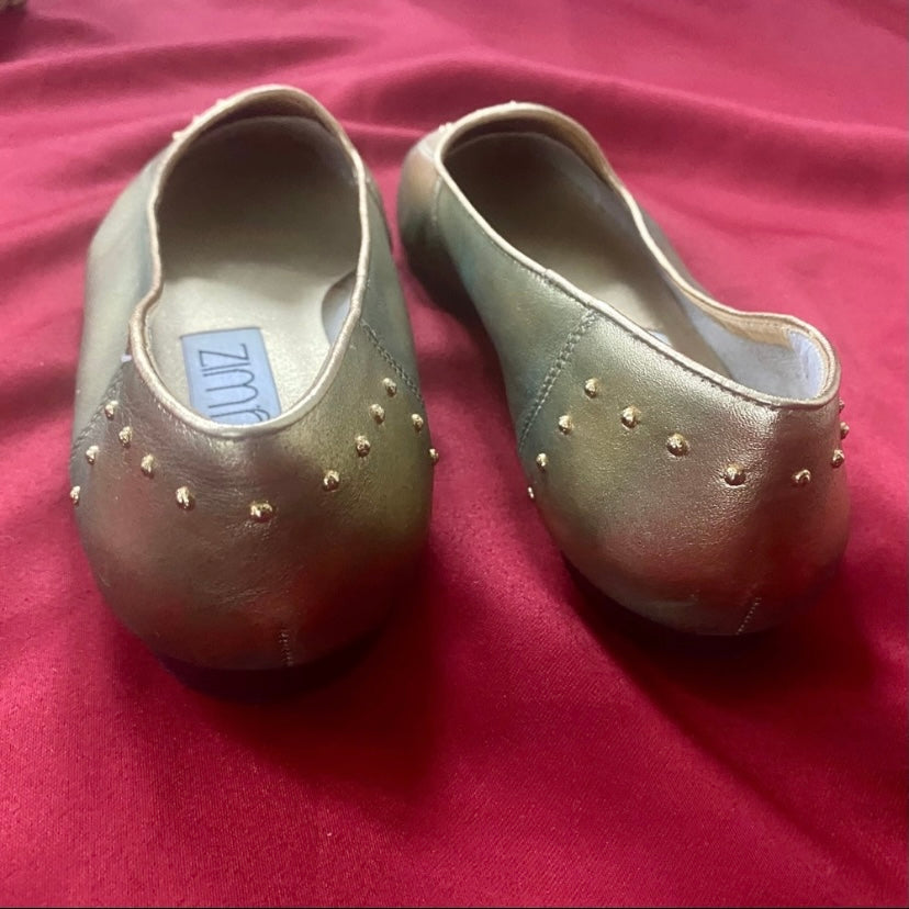 G. Wiz Emmy Gold/Green Shimmery Leather Studded Women’s Driving Flats (8.5 M)