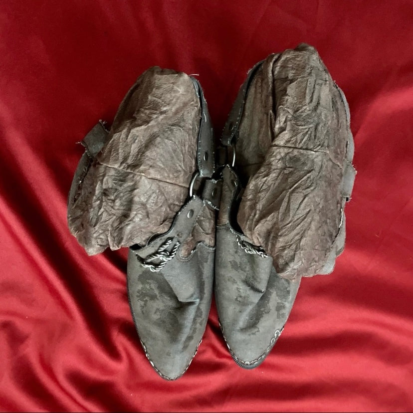Vintage Mountain Creek Greige Distressed Leather Cowboy Boots w/ Silver Chain (Women's 9)