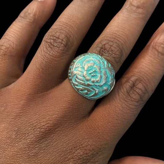 Vintage Turquoise and Silver Etched Flower Stretch Signet Ring (8)